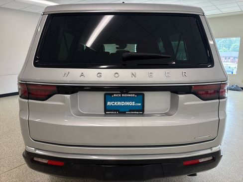 Used 2024 Jeep Wagoneer L Series III w/ Premium Group I AWD/4WD image 6