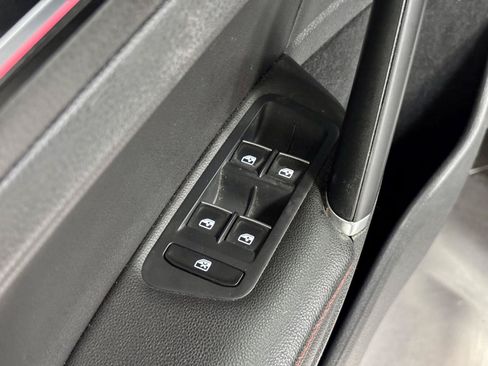 Used 2017 Volkswagen GTI SE FWD image 13
