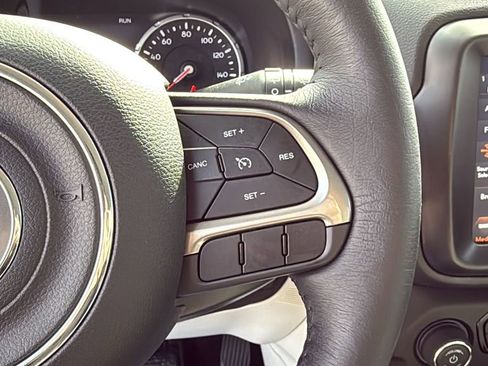 Used 2022 Jeep Renegade Latitude w/ Convenience Group AWD/4WD image 27