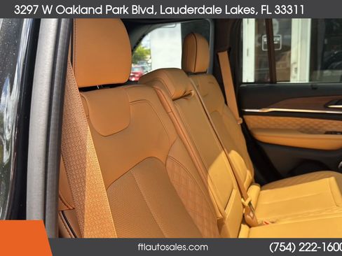 Used 2022 Jeep Grand Cherokee Summit w/ Luxury Tech Group V AWD/4WD image 48