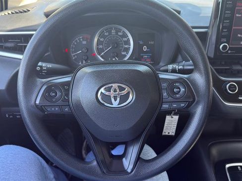 Used 2022 Toyota Corolla LE FWD image 28