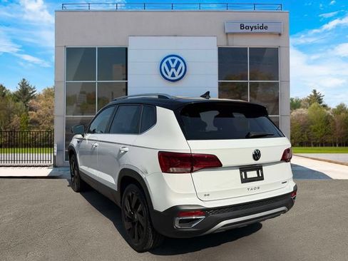 Used 2023 Volkswagen Taos SE w/ Panoramic Sunroof Package AWD/4WD image 5
