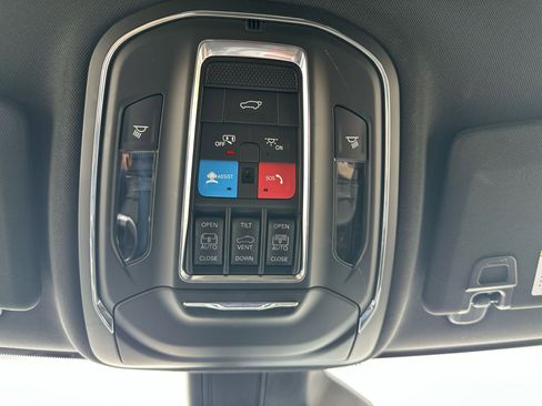 Used 2024 Jeep Grand Cherokee Limited w/ Luxury Tech Group II AWD/4WD image 22