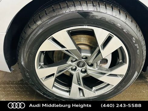 Used 2021 Audi e-tron Premium Plus w/ Premium Plus Package image 34