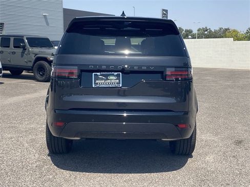 New 2025 Land Rover Discovery Dynamic SE image 18