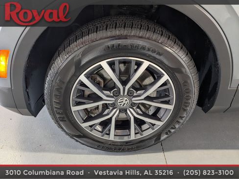 Used 2020 Volkswagen Tiguan SE w/ Panoramic Sunroof Package FWD image 26