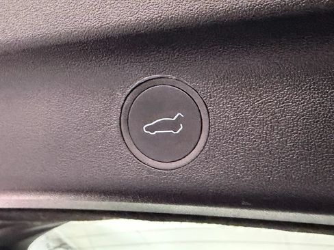 Used 2024 Tesla Model Y Long Range AWD/4WD image 34