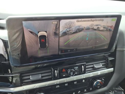 New 2026 Nissan Pathfinder Platinum image 10