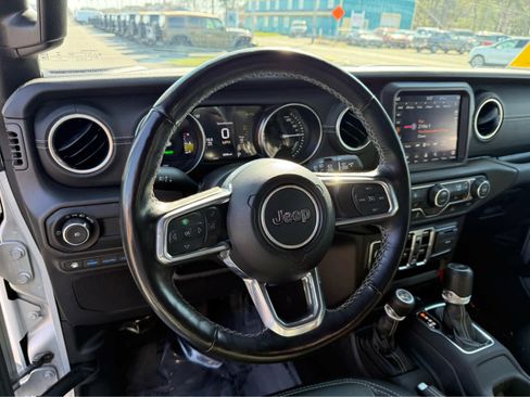 Used 2023 Jeep Wrangler Sahara w/ Cold Weather Group image 17