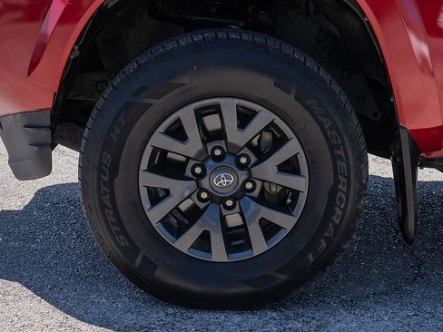 Used 2022 Toyota Tacoma SR5 RWD image 32