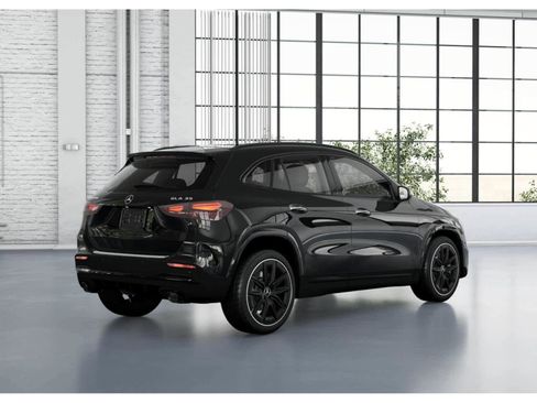 Used 2026 Mercedes-Benz GLA 35 AMG 4MATIC image 19