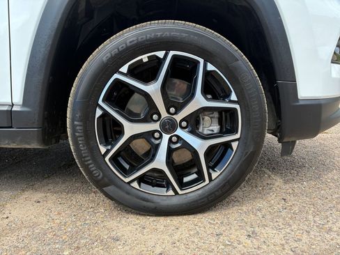 Used 2025 Jeep Compass Limited image 31