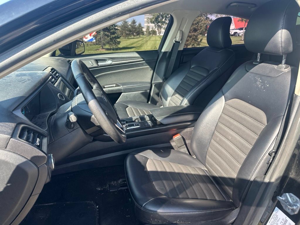 Used 2018 Ford Fusion SE w/ Equipment Group 601A FWD image 13