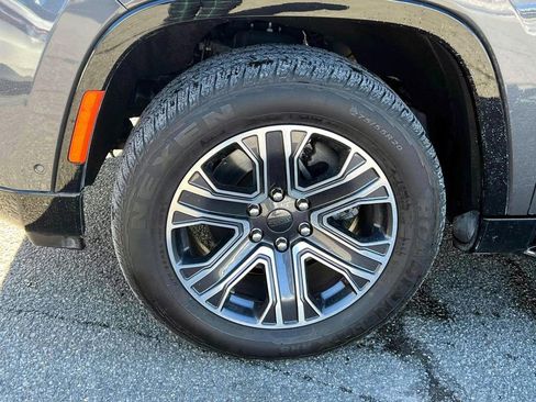 Certified 2024 Jeep Wagoneer Series II image 7