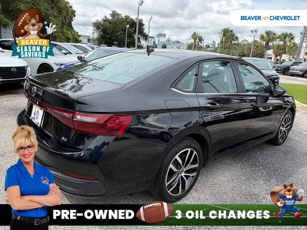 Used 2025 Volkswagen Jetta SE FWD image 7