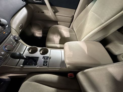 Used 2011 Toyota Highlander 4WD image 26