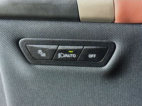 Used 2023 BMW iX xDrive50 w/ Premium Package image 10