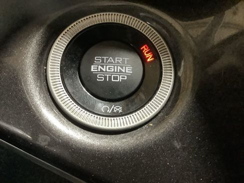 Used 2023 Jeep Grand Cherokee L Laredo image 32