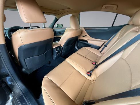 Used 2025 Lexus ES 350 w/ Premium Package FWD image 9