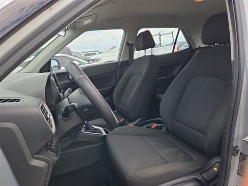 Used 2021 Hyundai Venue SE FWD image 5