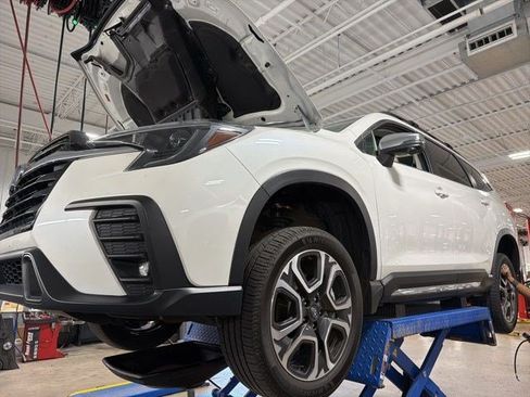 Used 2023 Subaru Ascent Limited w/ Technology Package AWD/4WD image 8