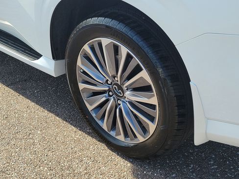 New 2026 INFINITI QX80 Luxe image 5