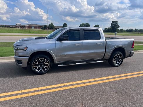 Used 2025 RAM 1500 Laramie w/ Sport Appearance Package AWD/4WD image 9