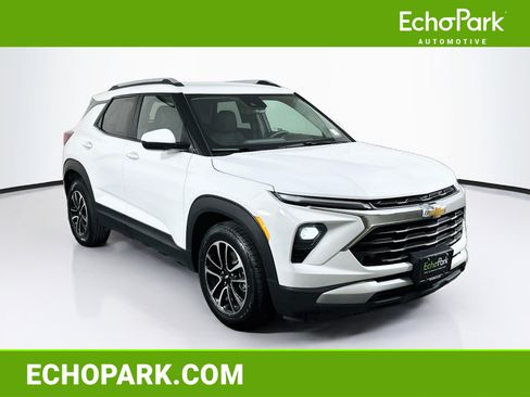 Used 2024 Chevrolet TrailBlazer LT FWD image 1