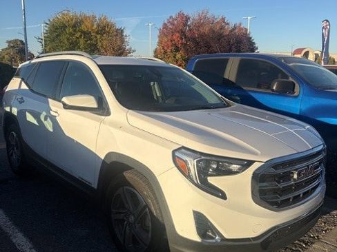 Used 2021 GMC Terrain SLT image 1