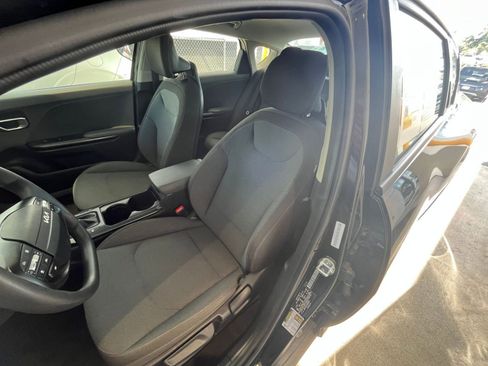 Used 2025 Kia K4 FWD image 35