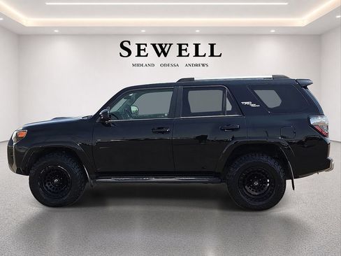 Used 2017 Toyota 4Runner TRD Off-Road AWD/4WD image 2