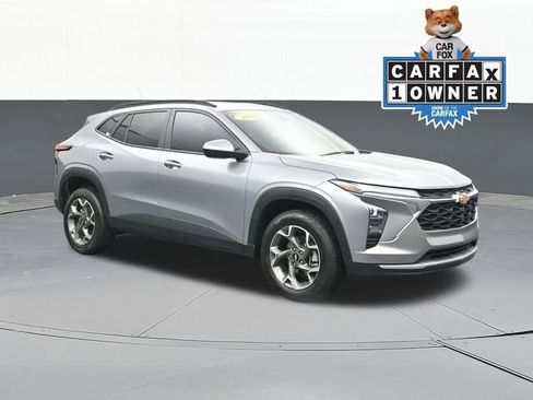 Used 2025 Chevrolet Trax LT w/ Driver Confidence Package FWD image 1