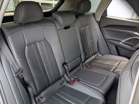 Used 2025 Audi Q5 Premium w/ Convenience Package image 29