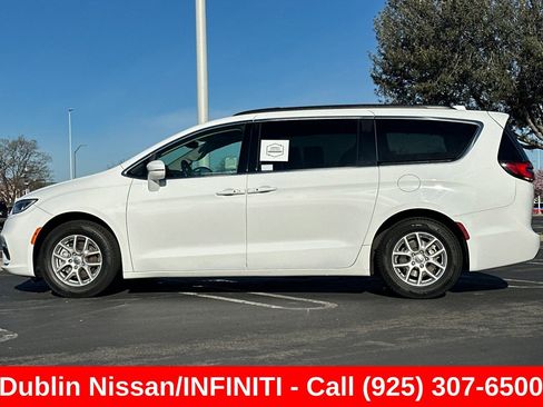 Used 2022 Chrysler Pacifica Touring-L FWD image 7