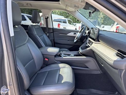 Used 2025 Ford Explorer Active w/ Active Comfort Package AWD/4WD image 28
