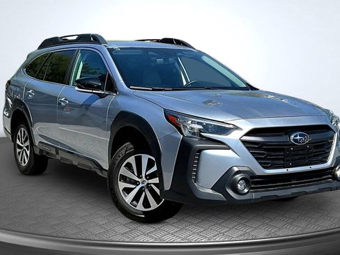Used 2023 Subaru Outback Premium AWD/4WD image 3