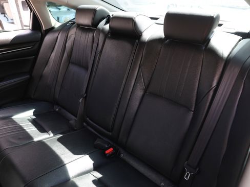 Used 2020 Honda Accord Touring image 11