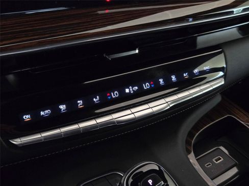 Used 2021 Cadillac Escalade Premium Luxury AWD/4WD image 21