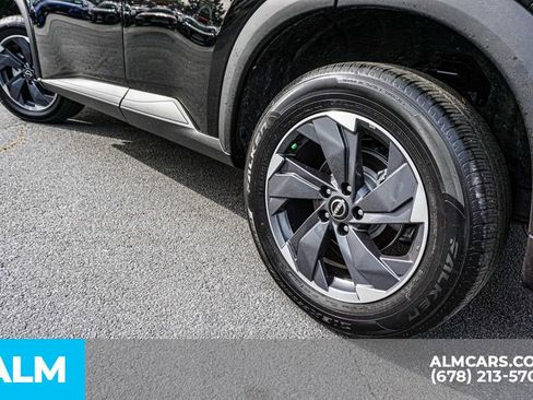 Used 2025 Nissan Rogue SV image 16