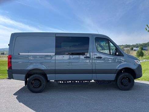 Used 2024 Mercedes-Benz Sprinter 2500 image 14