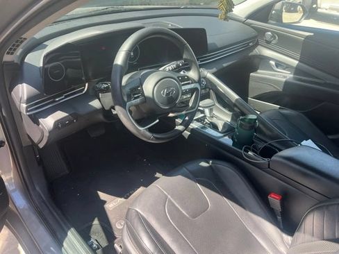 Used 2023 Hyundai Elantra Limited FWD image 10