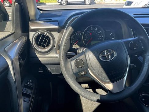 Used 2016 Toyota RAV4 LE AWD/4WD image 11