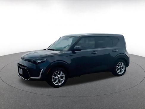Used 2025 Kia Soul LX w/ LX Technology Package FWD image 7