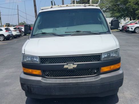 Used 2019 Chevrolet Express 2500 w/ Driver Convenience Package RWD image 3