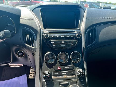 Used 2016 Hyundai Genesis Coupe 3.8 image 18