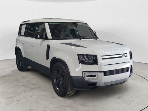 New 2024 Land Rover Defender 110 SE image 8