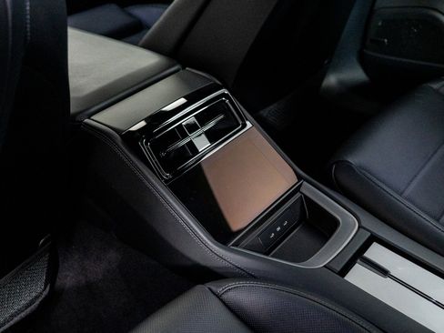 Used 2025 Porsche Panamera 4 image 34