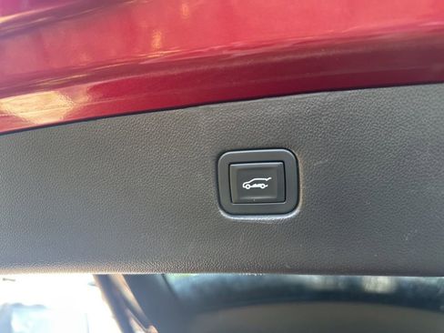Used 2020 Chevrolet Blazer Premier w/ Driver Confidence II Package FWD image 9