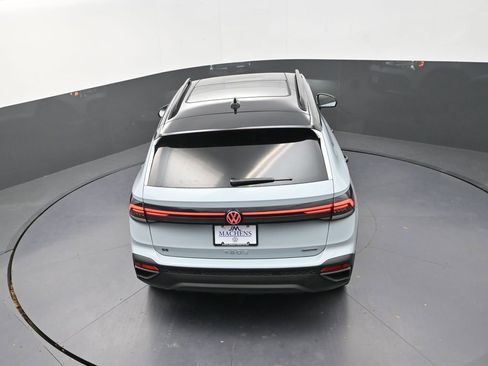 New 2026 Volkswagen Taos SE image 16