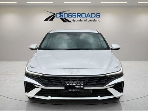 Used 2025 Hyundai Elantra Blue image 2